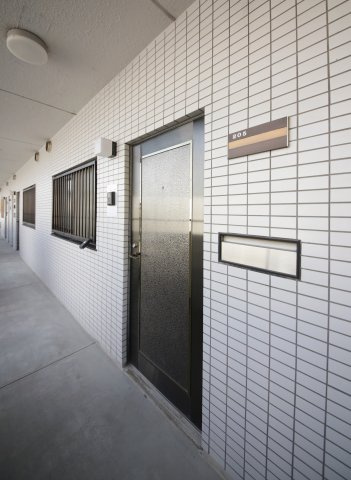 ジュネス青山の玄関