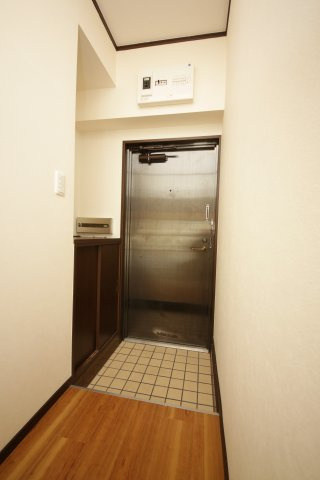 ジュネス青山の玄関