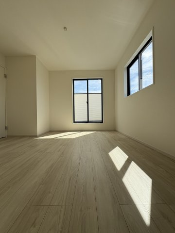 SUNSET BLOCK TSUJIDO EAST – 海辺と陽光を楽しむ家の洋室