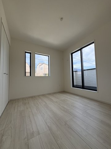 SUNSET BLOCK TSUJIDO EAST – 海辺と陽光を楽しむ家の洋室