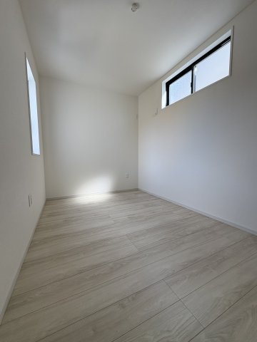 SUNSET BLOCK TSUJIDO EAST – 海辺と陽光を楽しむ家の洋室