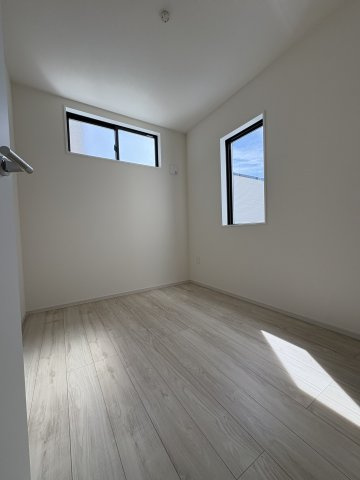 SUNSET BLOCK TSUJIDO EAST – 海辺と陽光を楽しむ家の洋室