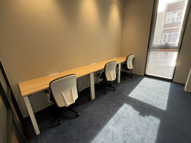 大阪市中央区難波千日前の事務所の内装