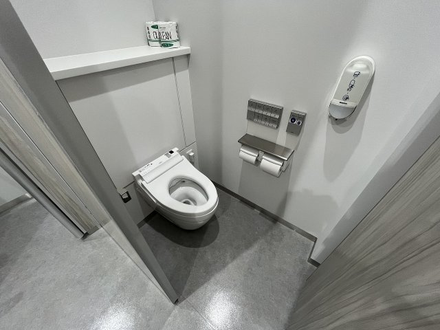 大阪市中央区難波千日前の事務所のトイレ