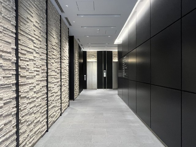 大阪市中央区難波千日前の事務所のエントランス