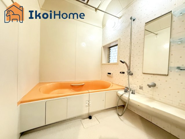 明石市岬町　中古戸建の浴室|【ホームページに現地動画掲載中】●年中無休：当日予約可●浴室には小窓があり換気通風良好♪