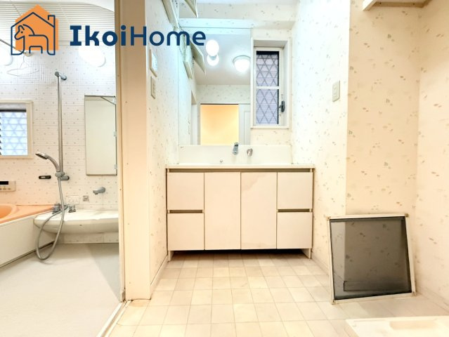 明石市岬町　中古戸建の洗面所|【ホームページに現地動画掲載中】●年中無休：当日予約可●収納が少ないので追加工事可能です！			
