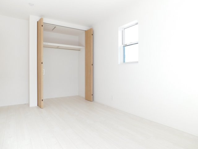 名古屋市港区明正１丁目の新築一戸建の洋室|◇洋室◇　　南面の明るい洋室約７．０帖　　全居室収納完備♪　全居室二面採光！　バルコニー利用可♪