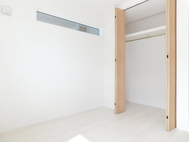 名古屋市港区明正１丁目の新築一戸建の洋室|◇洋室◇　　南面の明るい洋室約５．０帖　　全居室収納完備♪　全居室二面採光！