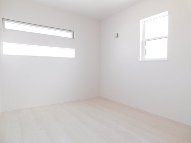 名古屋市港区明正１丁目の新築一戸建の洋室|◇洋室◇　　２面採光で嬉しい洋室約５．７帖　　全居室収納完備♪　全居室二面採光！　