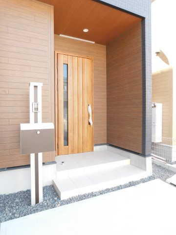 名古屋市港区明正１丁目の新築一戸建の外観|◇３号棟◇　　いつでもご案内出来ます♪（お問合せ当日、平日、水曜、夜間でもＯＫ）　駐車並列２台ＯＫ　ＬＤＫ１９．０帖！　南に庭スペース♪　２階４部屋の４ＬＤＫでパントリーや各居室収納完備のプラン♪