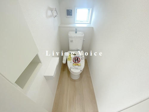 【トイレ】 | 南足柄市中沼第12　Ⅰ・Ⅱ・Ⅲ期　新築一戸建て　全9棟 | 南足柄市中沼第12　Ⅰ・Ⅱ・Ⅲ期　新築一戸建て　全9棟