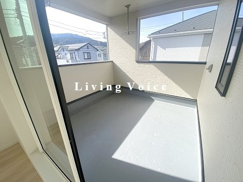 【バルコニー】 | 南足柄市中沼第12　Ⅰ・Ⅱ・Ⅲ期　新築一戸建て　全9棟 | 南足柄市中沼第12　Ⅰ・Ⅱ・Ⅲ期　新築一戸建て　全9棟