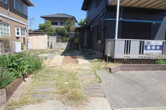 結城市結城　1期の駐車場|敷地横にはお庭スペースもあり、家庭菜園やガーデニングも楽しめそうです！物置も設置しやすい使い勝手の良い広さですね。