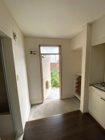 DK福俵B棟の玄関