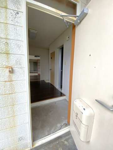 DK福俵B棟の玄関