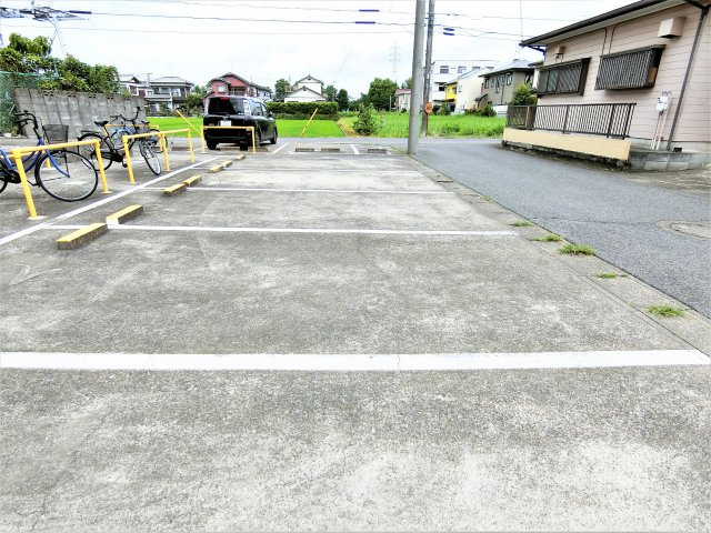 グランドメゾン君ヶ代の駐車場