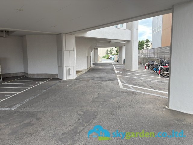 片瀬東映マンションの駐車場