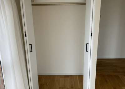 【収納】 | ダイアパレス本厚木第５ | デザイン性を重視しすぎて収納が少なかった！なんてことにならないため、事前に現地で収納の数を確認しておくことをお勧めします。クローゼット以外にも床下収納や屋根裏収納、パントリーなどもチェックしましょう。