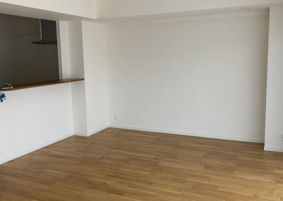 【キッチン】 | ダイアパレス本厚木第５ | L型アイランドタイプは、キッチンからダイニングにもリビングにも目が行き届くので、とても使いやすい配置です。L字型独立タイプは、キッチンを独立させてるためLDKというよりもLDといった様なイメージです。