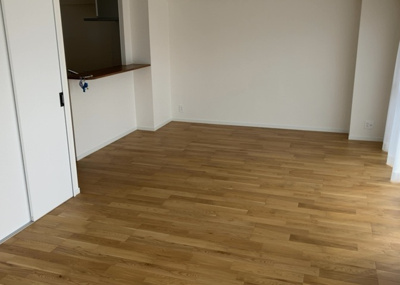 【居間・リビング】 | ダイアパレス本厚木第５ | 直線タイプはLとDKを一直線に並べた形で対面キッチンのタイプです。一般的なのでよく見かけるかもしれません。直線タイプに似た直接アイランドタイプは、キッチンとダイニングの間に壁がない分広く感じられます。