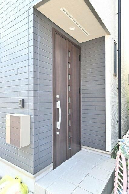 台東区根岸三丁目戸建の玄関