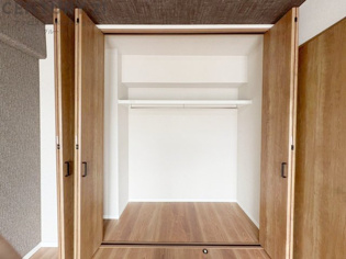 衣類やアクセサリー、小物類の収納が便利で整理整頓がしやすく、部屋の美観を保ちつつ、スペースを最大限に活用できます。衣服のしわやダメージを防ぎ、長持ちさせることができます。