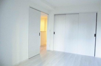 【寝室】 | moderato ogikubo | きれいなフローリング。