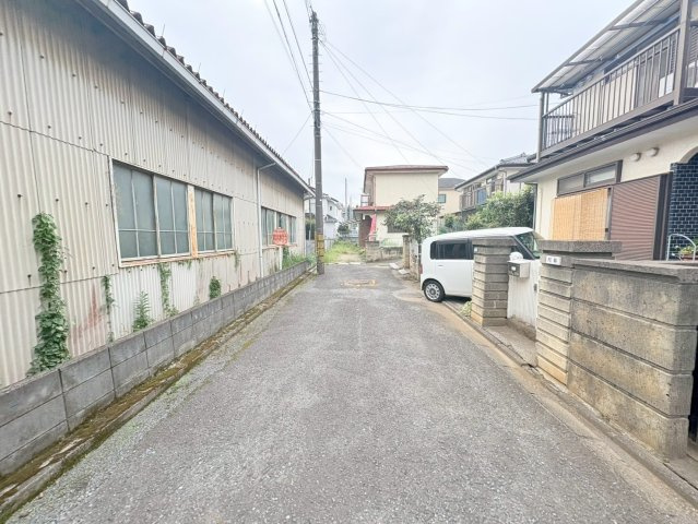 狭山市富士見2丁目　建築条件なし売地　西武新宿線『狭山市駅』徒歩14分　【富士見小学区】の前面道路含む現地写真