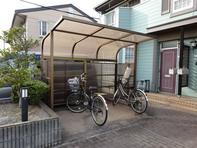 レーベン中畝Ｂの外観|駐輪場