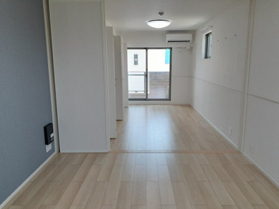 【居間・リビング】 | ロワール | こちらのリビングで趣味の時間をお楽しみください