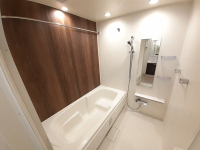 【浴室】 | ロワール | 落ち着いた空間のお風呂です