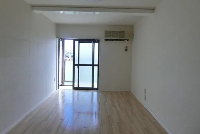 ★ポータル未掲載★　【大阪府】茨木市　1棟売りマンションの洋室