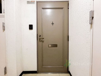 【その他共用部分】 | アゼリアコート | 玄関ドア