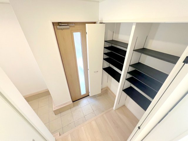 武蔵村山市中原　新築戸建　全7棟の玄関