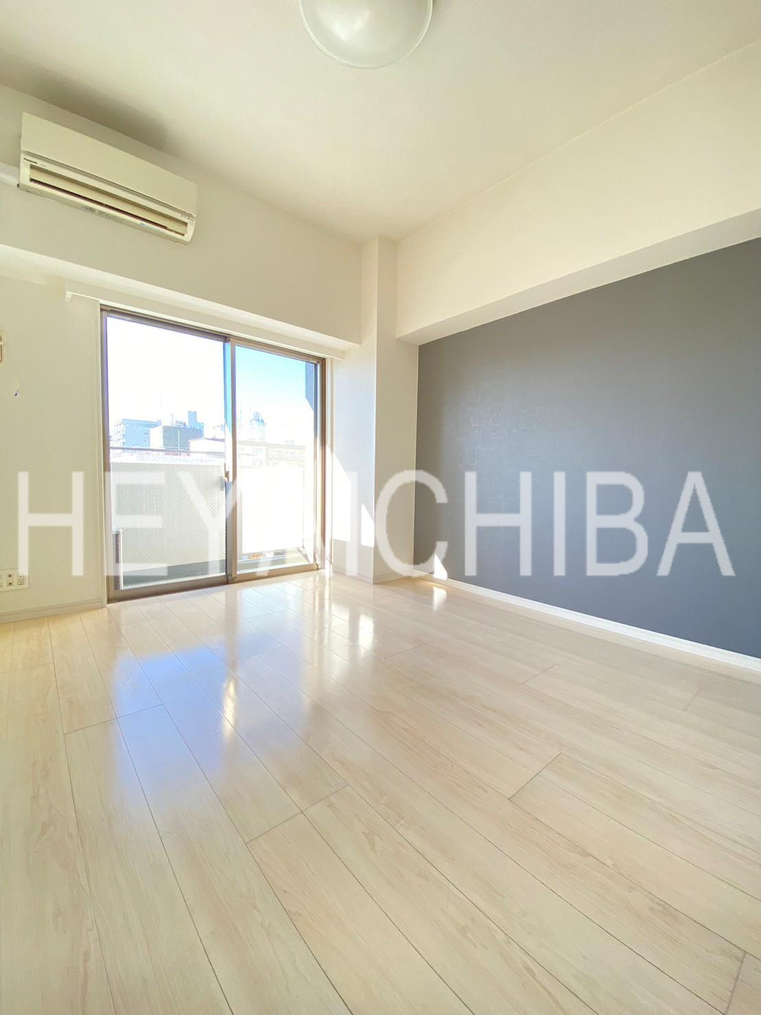 シュールフローレの寝室