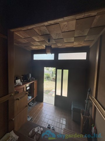 秦野市沼代新町　中古戸建の玄関