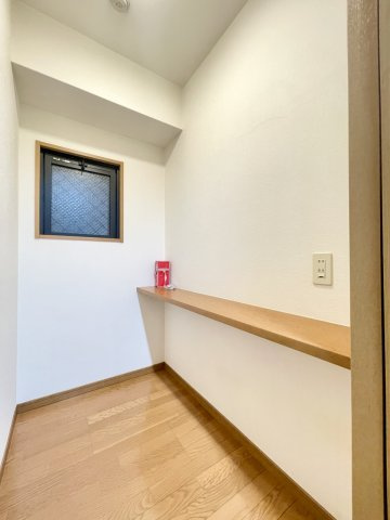 【その他】 | エバーライフネアシティ筑紫野 | キッチンからアクセスできる家事室。多目的に利用できます