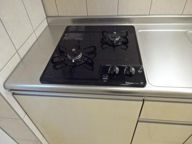 フォーレスト　ガーデンのキッチン|２口ガスコンロ