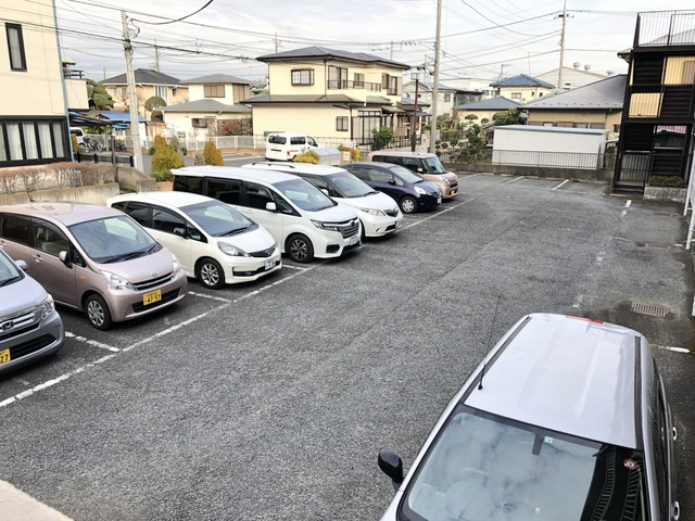 クローバーハイツの駐車場