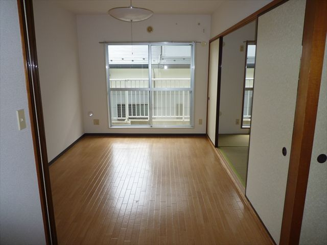 クローバーハイツの居間・リビング|居室1