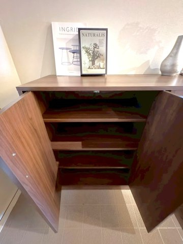 京阪「石山寺」駅まで徒歩４分＆２沿線利用可◆天然木リノベーション◆南向き４ＬＤＫ◆ペット可の玄関|シューズボックス