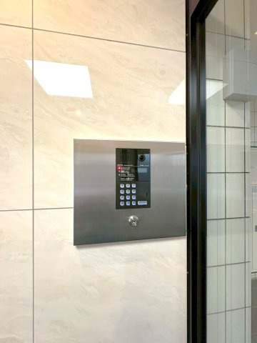 京阪「石山寺」駅まで徒歩４分＆２沿線利用可◆天然木リノベーション◆南向き４ＬＤＫ◆ペット可のエントランス|オートロック