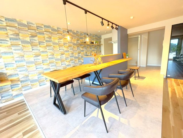 京阪「石山寺」駅まで徒歩４分＆２沿線利用可◆天然木リノベーション◆南向き４ＬＤＫ◆ペット可の居間・リビング|リビング