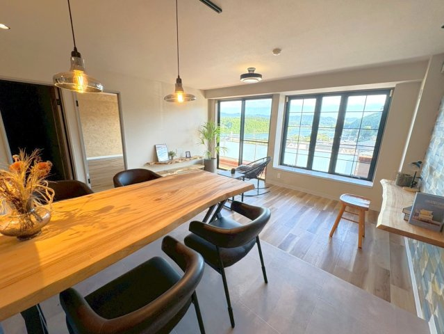 京阪「石山寺」駅まで徒歩４分＆２沿線利用可◆天然木リノベーション◆南向き４ＬＤＫ◆ペット可の居間・リビング|リビング