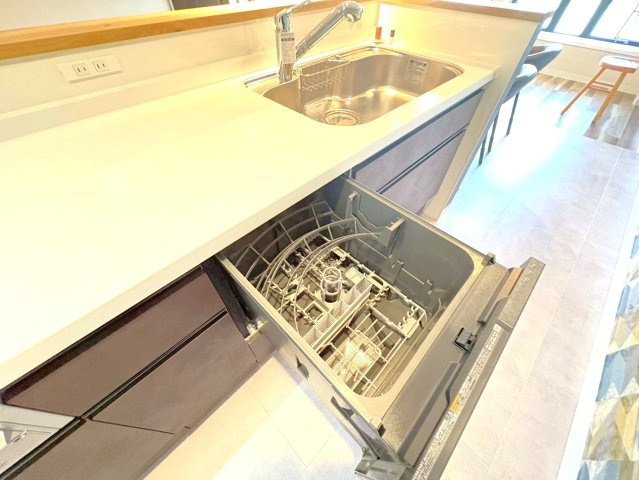 京阪「石山寺」駅まで徒歩４分＆２沿線利用可◆天然木リノベーション◆南向き４ＬＤＫ◆ペット可のキッチン|食器洗浄乾燥機