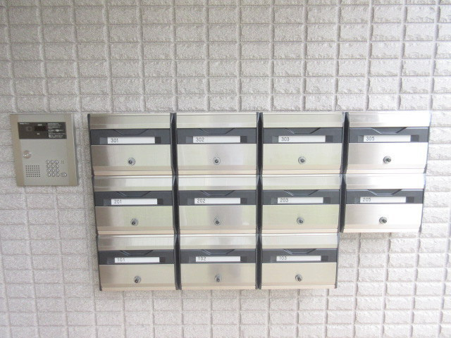 ＰＡＺ　ＰＵＥＮＴＥ　パース　プエンテのロビー|★オートロック操作盤／メールＢＯＸ★