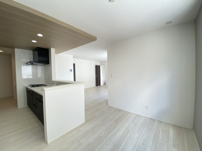 【居間・リビング】 | 読谷村大湾2期（全5棟）1号棟 | 1号棟　LDK18.75帖♪リビング階段＋リビング収納＋カウンター付き♪