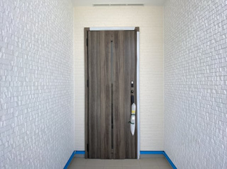 【玄関】 | 読谷村大湾2期（全5棟）ラスト1号棟 | 1号棟　スマートキー付き♪