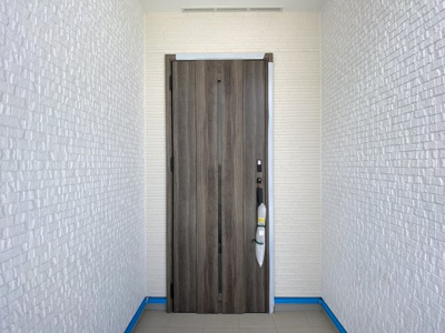 【玄関】 | 読谷村大湾2期（全5棟）1号棟 | 1号棟　スマートキー付き♪